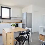 Maar House 3* לאחארס