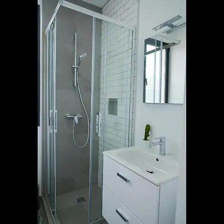 Maar House 3*