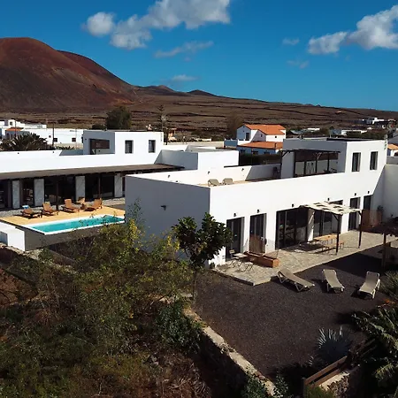 Maar House 3* Лахарес